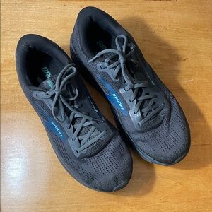 Brooks Ghost 2 Max Men's Black Running Shoes with Blue Accents. Size 11.5